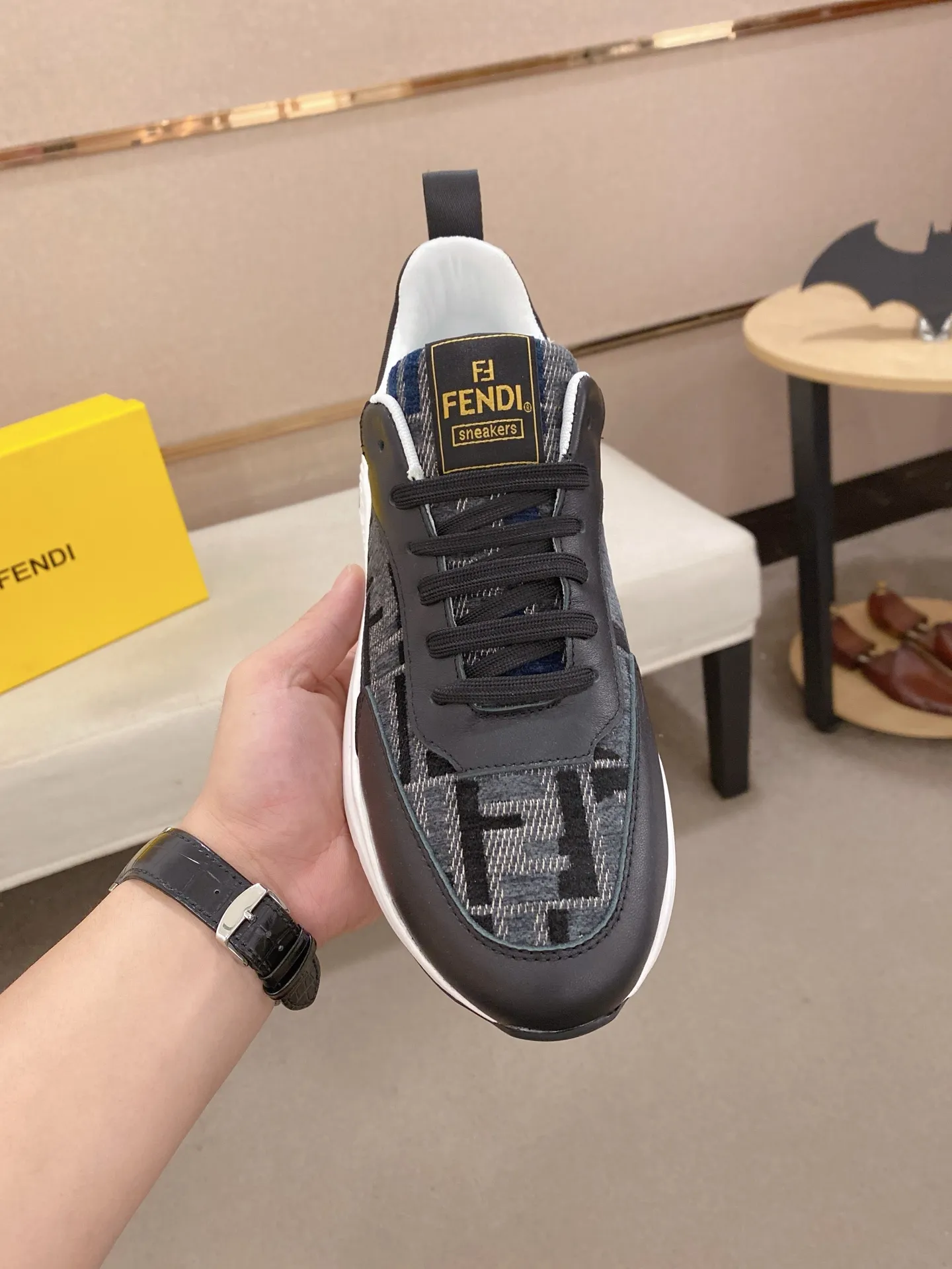 Men's shoes 💰 462💰 (FENDI) New style 👊🏻 upper 🇮🇹 imported cowhide fabric 🇩🇪 lining imported sheepskin lining. The original outsole is molded to highlight the identity of every man, and the upper foot is stable and stable🚶🏻🚶🏻The high-end custom counters reproduce the original version📯No matter the wind or rain, the shoe last remains unchanged and can withstand the verification of time🔍️,🔵 Size: 38-44 (45 is custom-made and cannot be returned or exchanged